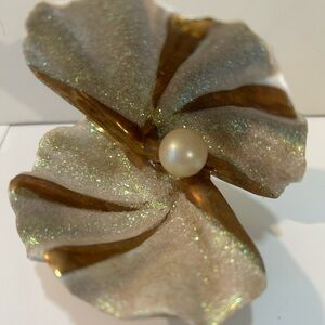 Vintage Capodimonte OysterShell with Pearl. Made in Italy.